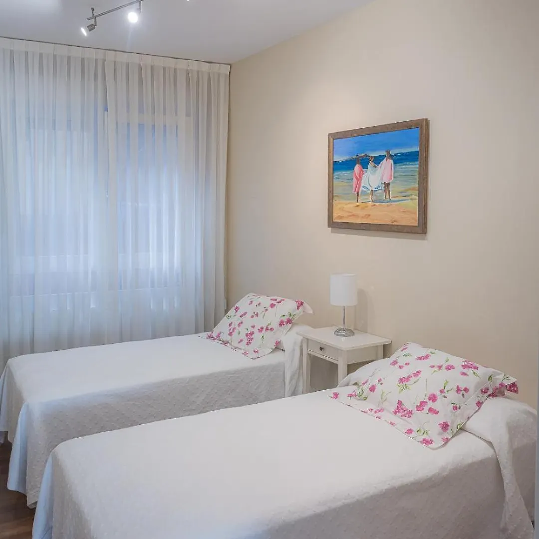 Piso nuevo y espacioso en el centro de Mundaka Apartamento